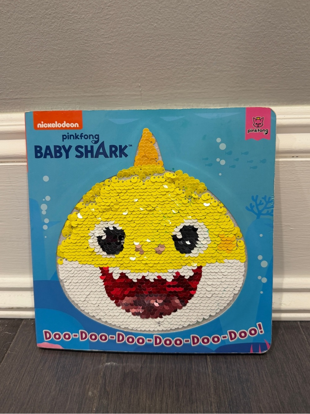 Nickelodeon Pinkfong Baby Shark Sequin Flip Board Book Kids Reading